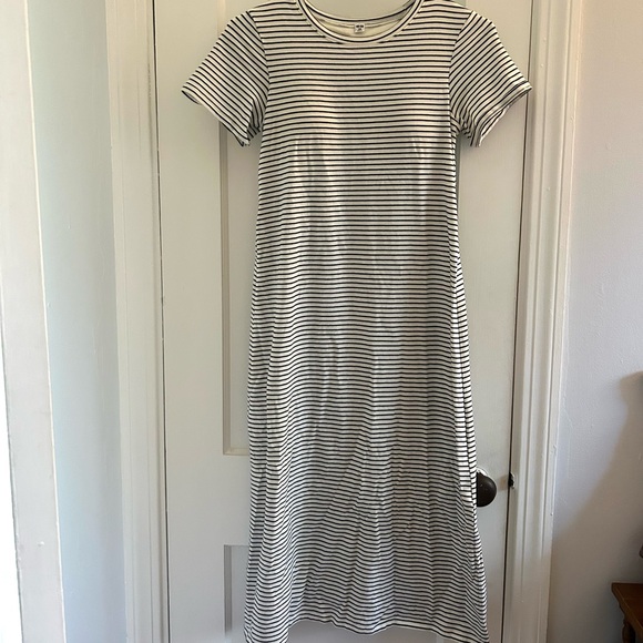 Uniqlo Black and White Striped Dress - Picture 1 of 5